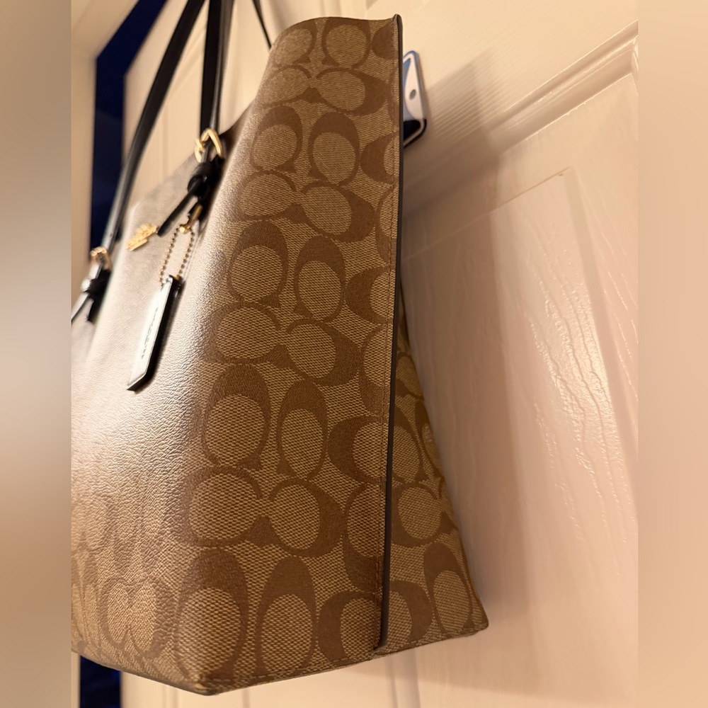 Coach MOLLIE TOTE BAG IN SIGNATURE CANVAS Khaki / Black like new. - Picture 7 of 16